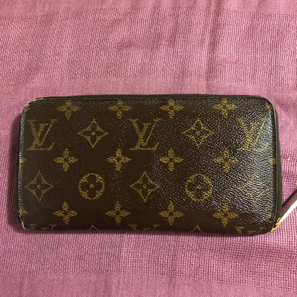 Louis Vuitton Handbags - FINAL SALE Vintage LV Monogram zip wallet